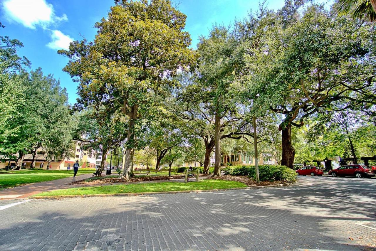 Comfy Carriage House Steps From The River Savannah Exterior photo