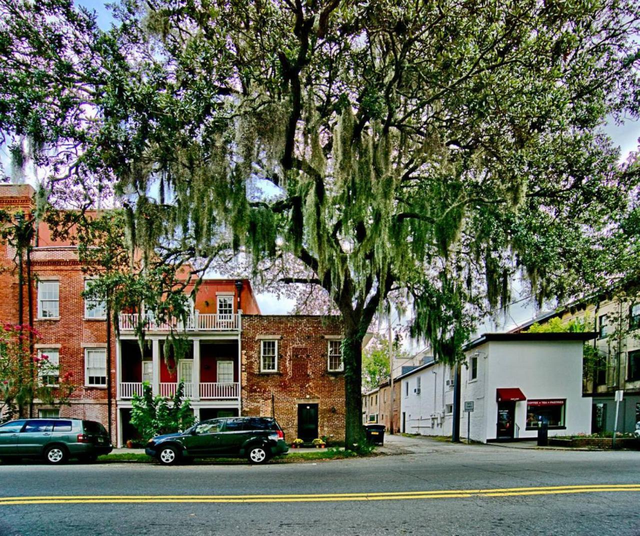 Comfy Carriage House Steps From The River Savannah Exterior photo